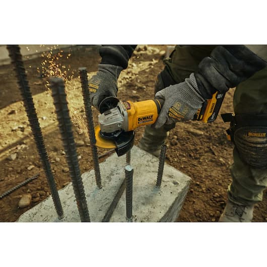 Amoladora inalámbrica de 20 V MÁX. de 4-1/2 BARETOOL / DCG408B3