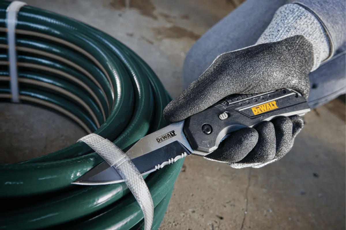 NAVAJA PLEGABLE DEWALT DWHT10911 CON APERTURA ASISTIDA 3.18