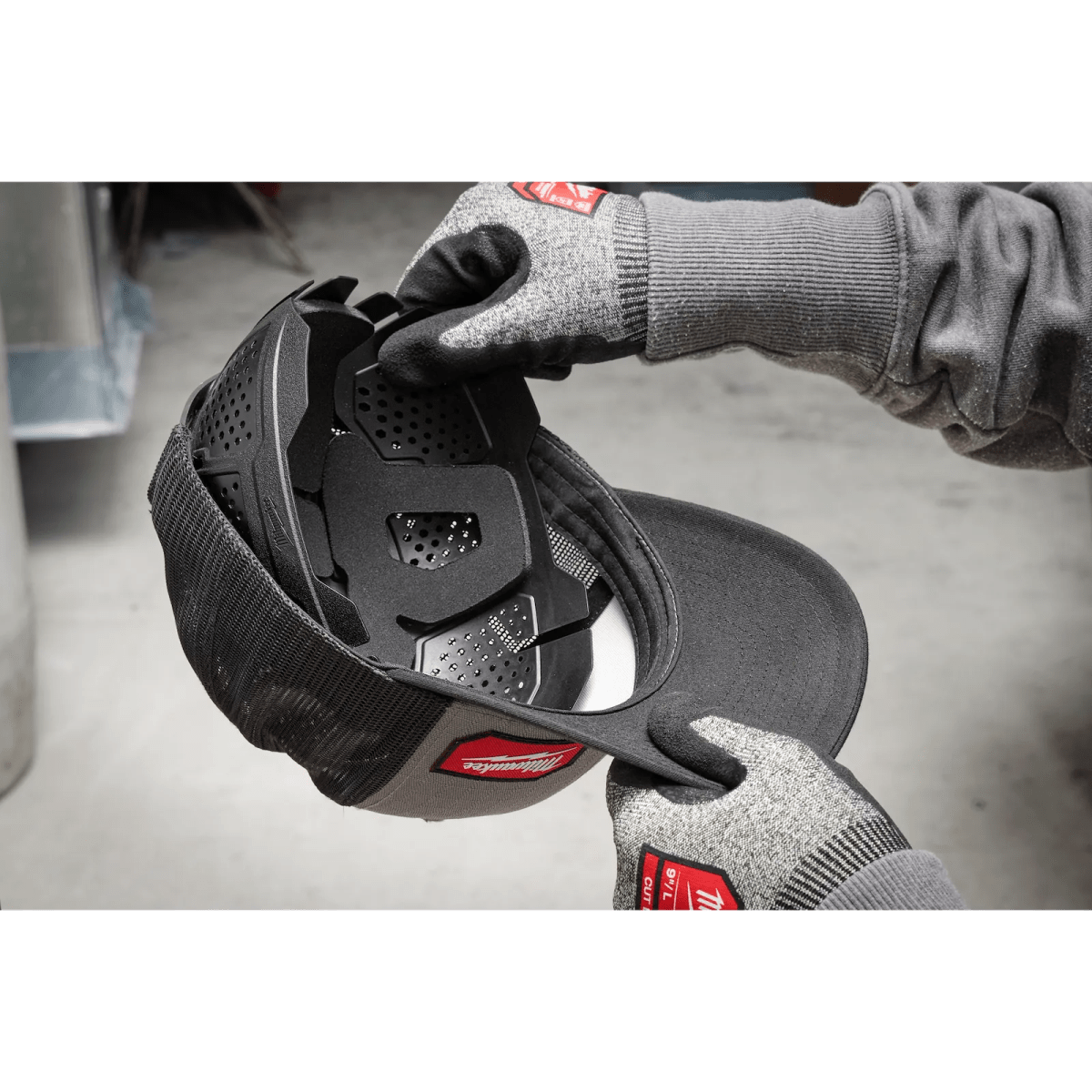 Inserto universal para gorra antigolpes MILWAUKEE / 48-73-10622