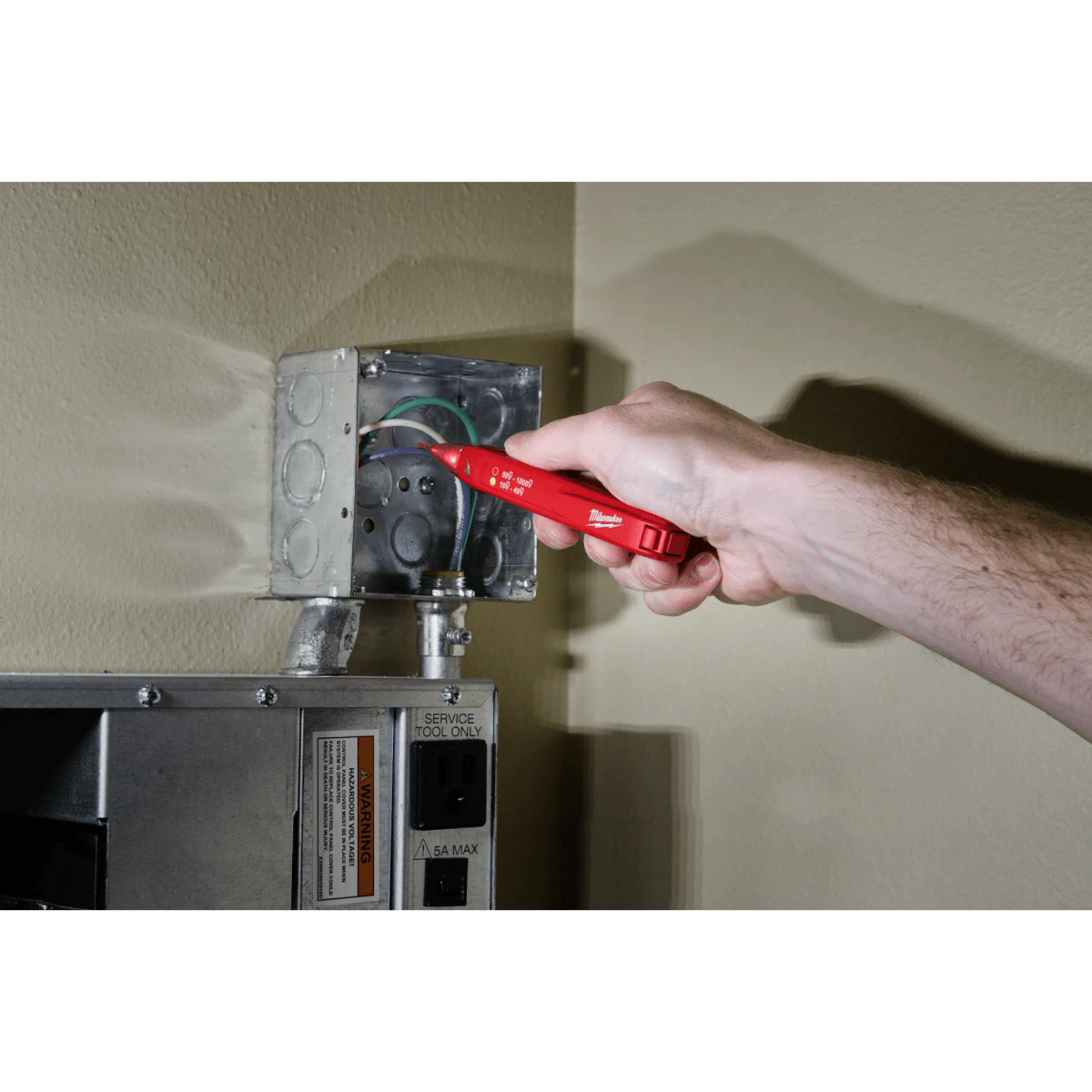 DETECTOR DE VOLTAJE DE RANGO DUAL MILWAUKEE / 2208-202