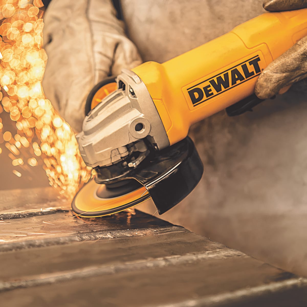 ESMERIL ANGULAR 4-1/2'' 1200 W. DEWALT DWE42123