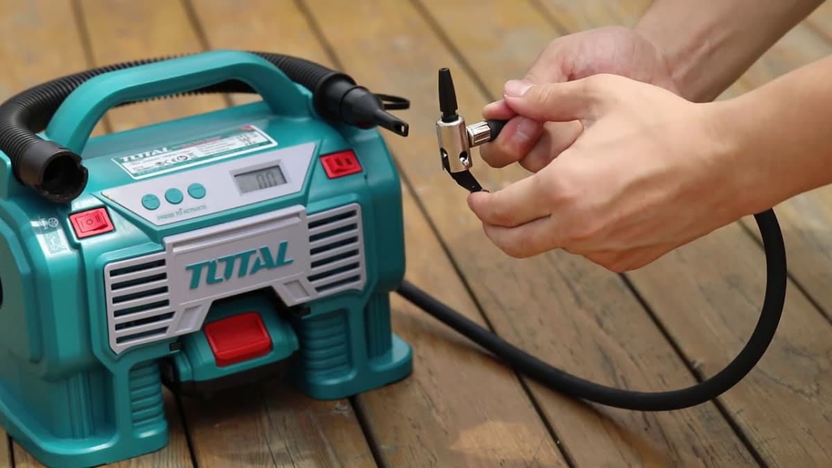 MINI COMPRESOR DE AIRE TOTAL INALAMBRICO 20V 160PSI TACLI20022