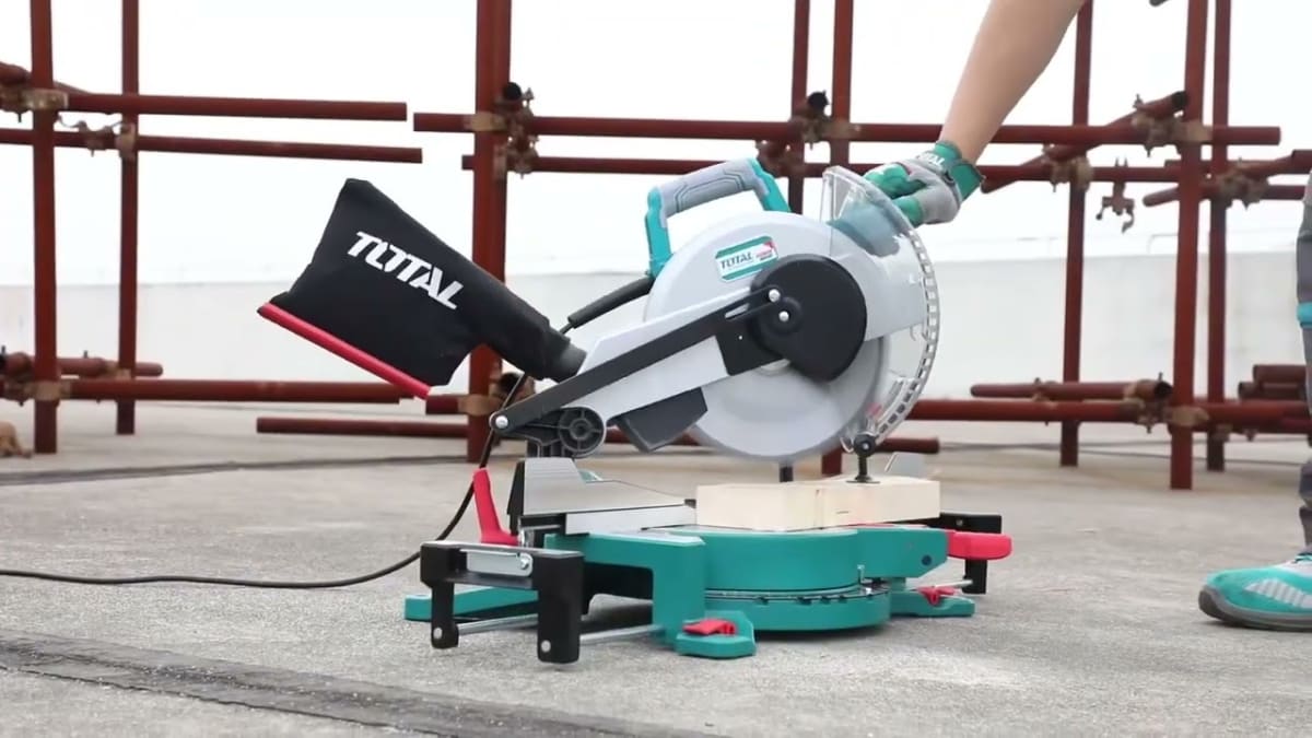 SIERRA INGLETEADORA 1800W 10