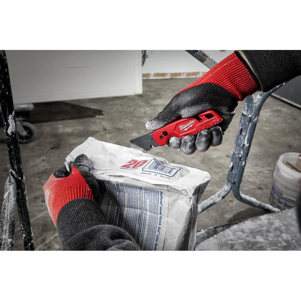 Cuchillo multiusos plegable Milwaukee FASTBACK con almacenamiento de cuchillas 	48-22-15022