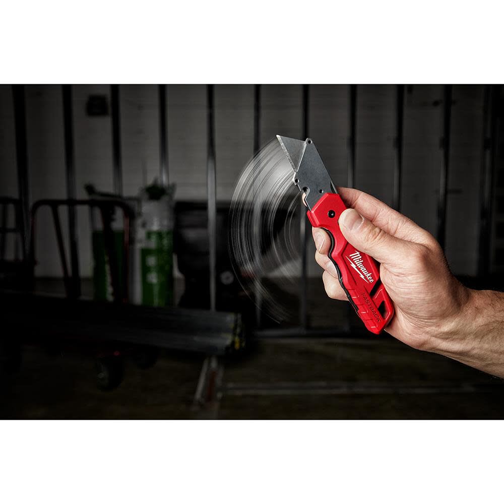 Cuchillo multiusos plegable Milwaukee FASTBACK con almacenamiento de cuchillas 	48-22-15029