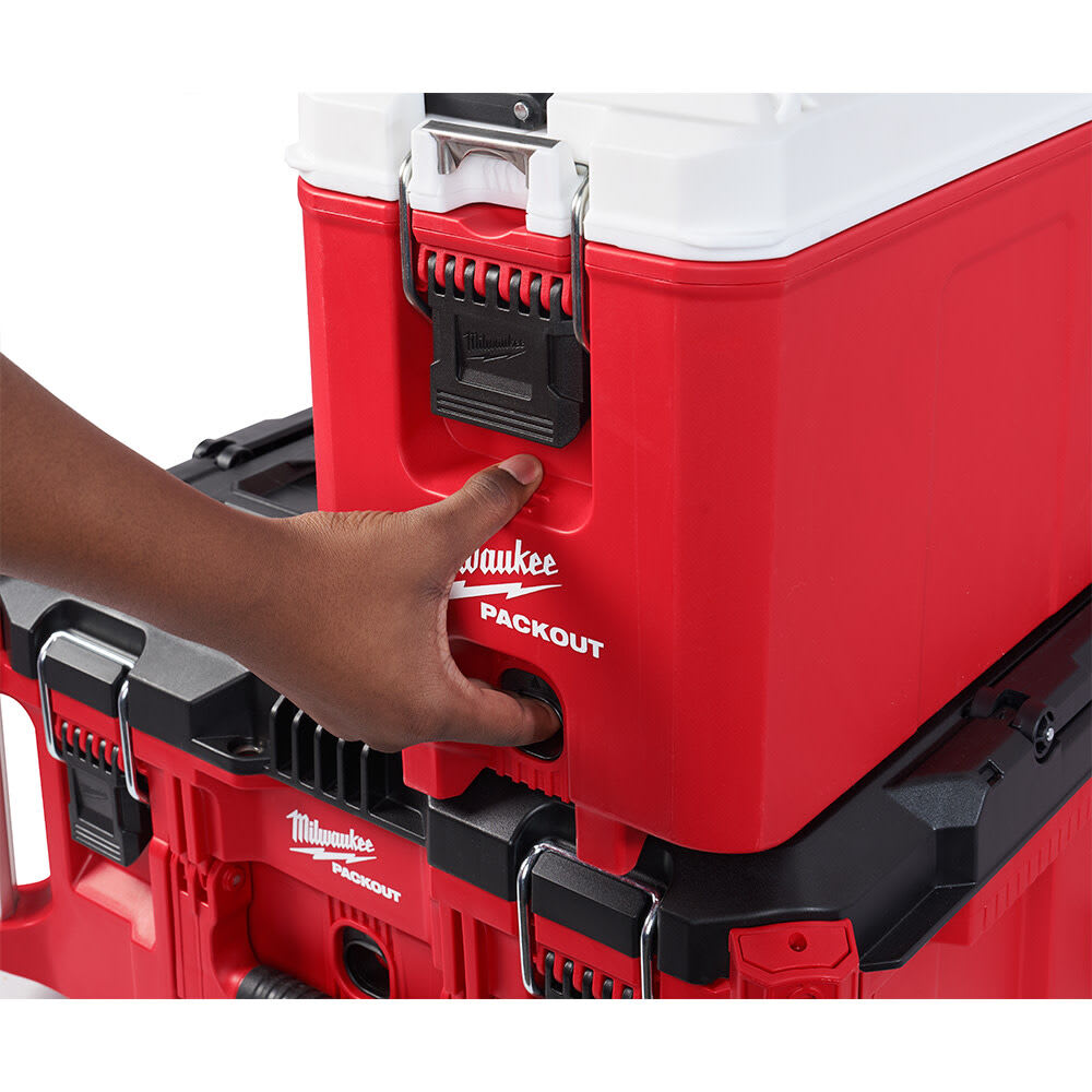 Hielera Milwaukee PACKOUT de 16 cuartos5