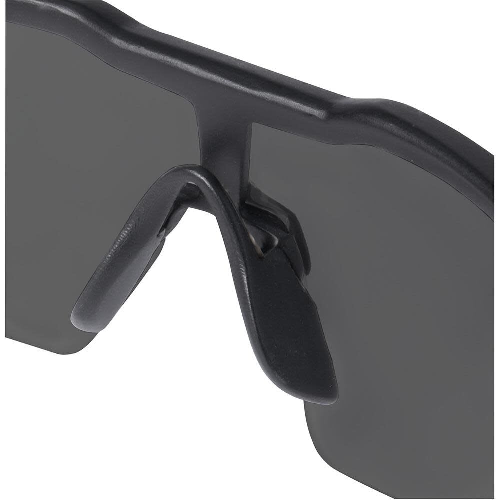LENTES DE SEGURIDAD ANTI EMPAÑAMIENTO OSCURAS MILWAUKEE 48-73-20184