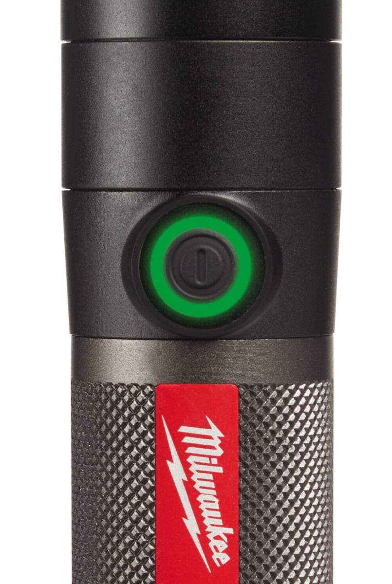 Kit de linterna compacta recargable por USB de Milwaukee de 800 lúmenes6