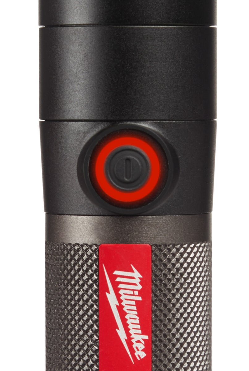 Kit de linterna compacta recargable por USB de Milwaukee de 800 lúmenes -FT4
