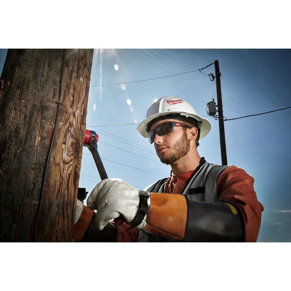 LENTES DE SEGURIDAD ALTO IMPACTO OSCUROS MILWAUKEE / 48-73-20253