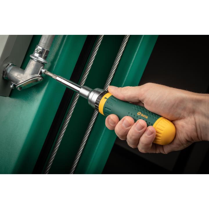 JUEGO DE DESTORNILLADORES TIPO RATCHET MULTIUSOS 19 EN 1 SATA / ST093501
