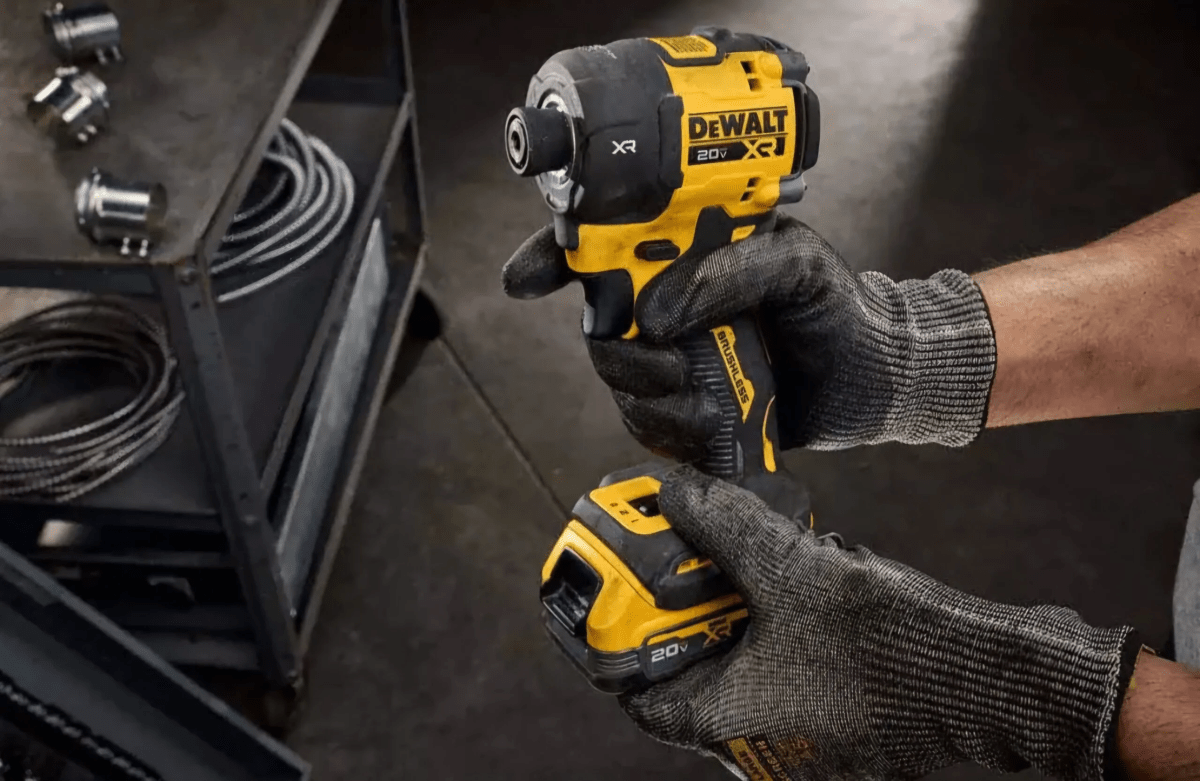 Atornillador de Impacto QUIET HYDRAULIC Dewalt DCF870B3