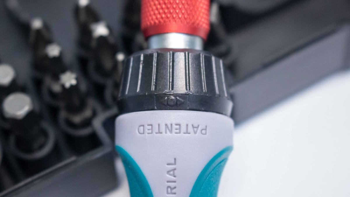 SET DESTORNILLADOR CON MANGO T 24 PZS TOTAL TOOLS TACSD301861