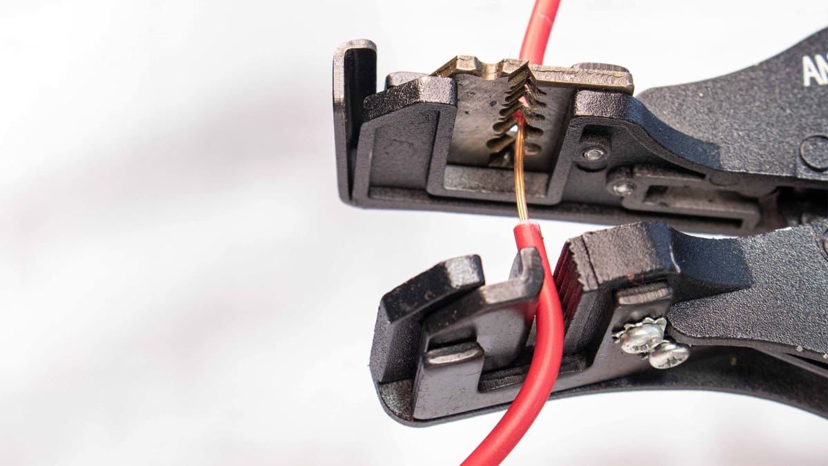 ALICATE PINZA PELACABLE AUTOMATICO 7 PULGADAS TOTAL THT15911