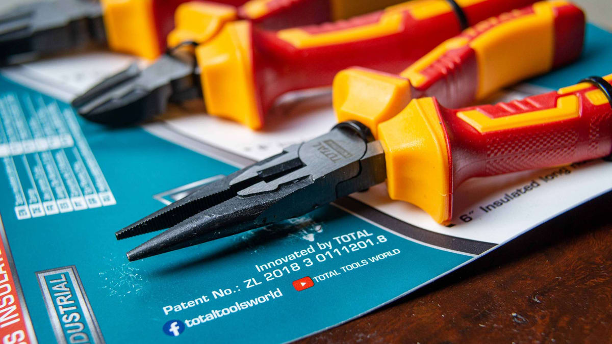 SET DE ALICATES AISLADOS 3 PZS 1000V TOTAL TOOLS THT2K03021