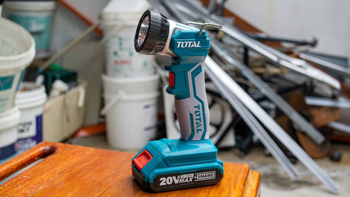 LINTERNA LED 3.2W 20V BARETOOLS TOTAL - 225 LUMENS - P20S - TWLI20014