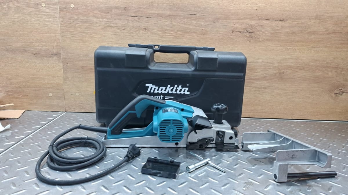 Cepillo eléctrico 82mm 750w m1100kb makita LIQUIDACIÓN4