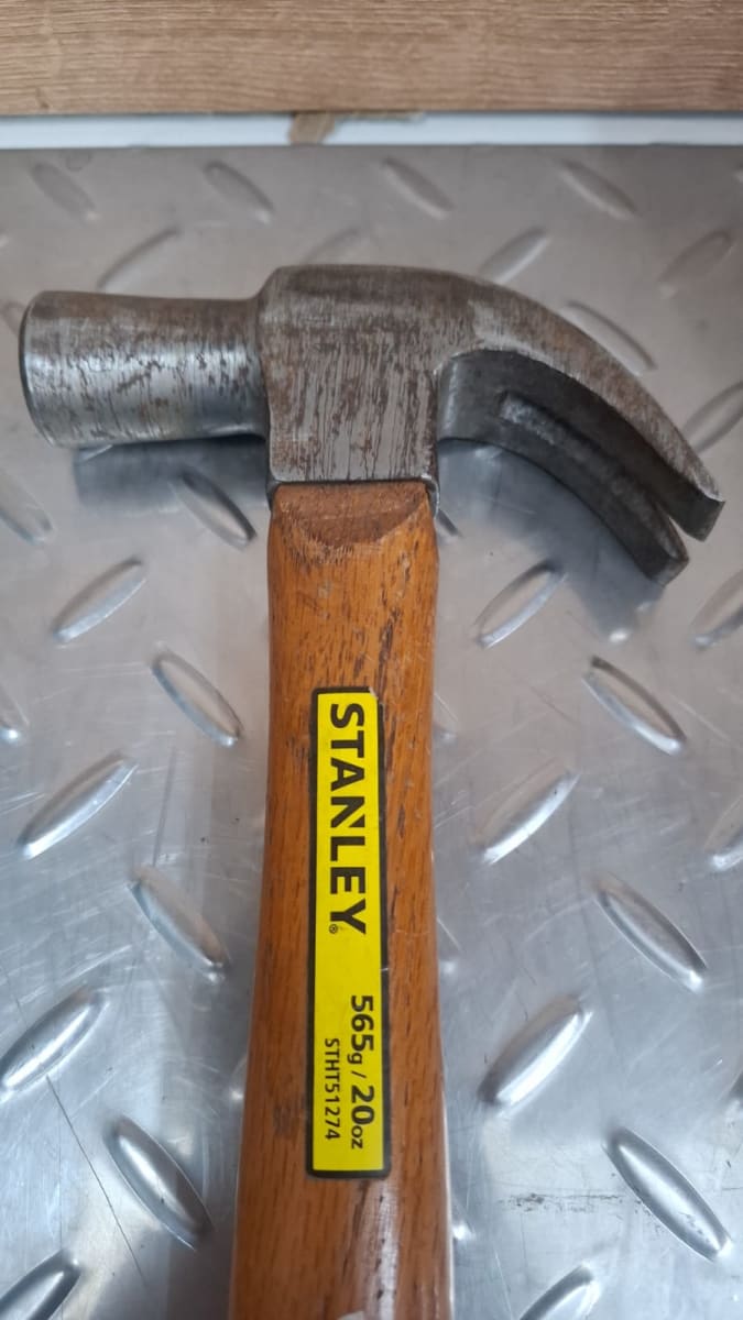 MARTILLO UÑA PULIDA 20OZ 565G STANLEY / STHT51274-LI1