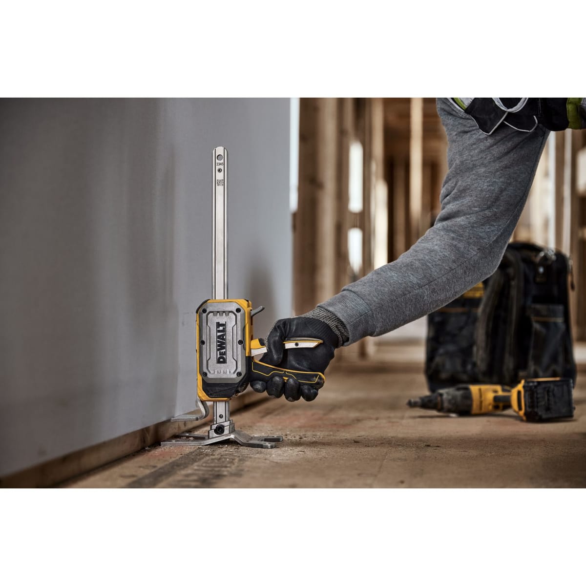 BRAZO DE ELEVACION TOUGHSERIES HASTA 150 KG DEWALT / DWHT835502