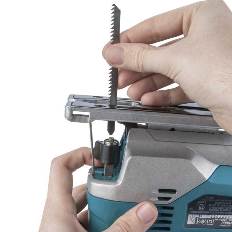 SIERRA CALADORA 650W 3100 CPM CAP. 90MM MAKITA JV0600K2