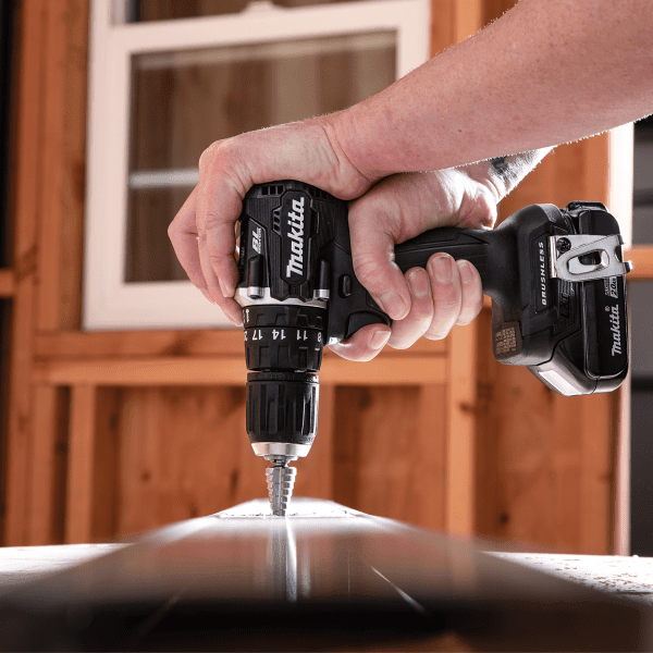 TALADRO PERCUTOR 1/2 LXT 18V  BLACK EDITION DHP487B + MALETA LONA MAKITA3