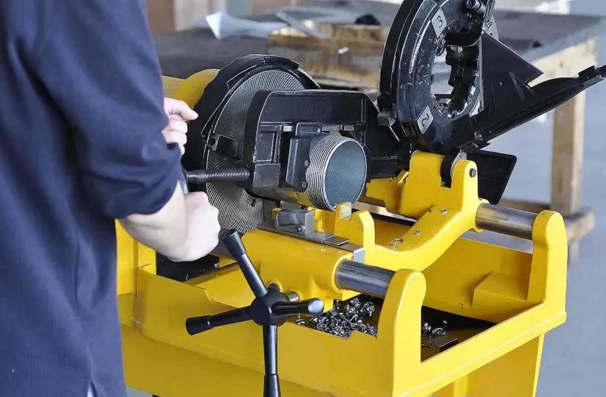 MAQUINA ROSCADORA DE TUBOS 1/2'' A 4'' 1500W - TIPO RIDGID (SQ100F)5