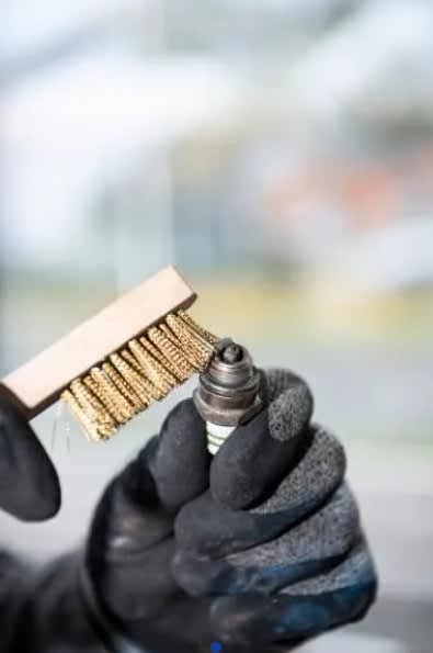 ESCOBILLA LATON ONDULADO BRONCE C/MANGO 3 HILERAS (125.211)3