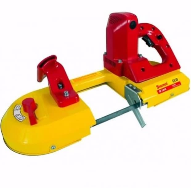 MAQUINA SIERRA DE BANDA PORTATIL  4'' 700W. (ST1010)1