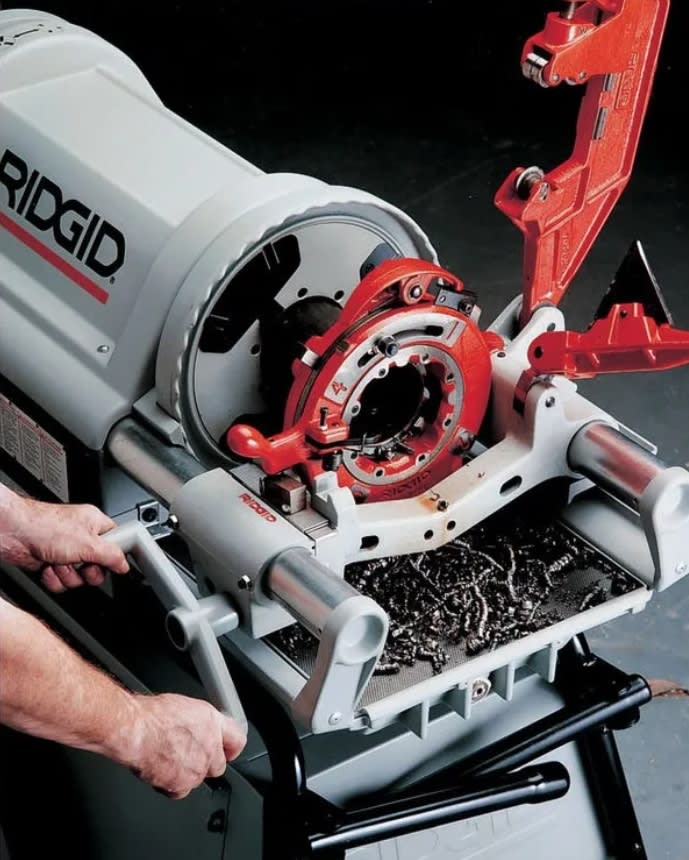 MÁQUINA ROSCADORA  1/2'' A 4'' NPT  220V, 50/60HZ  (#1224, 29858)2