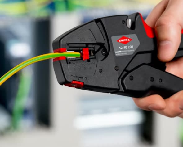 Alicate Pelacable 8'' Autoajustable (1240200)2