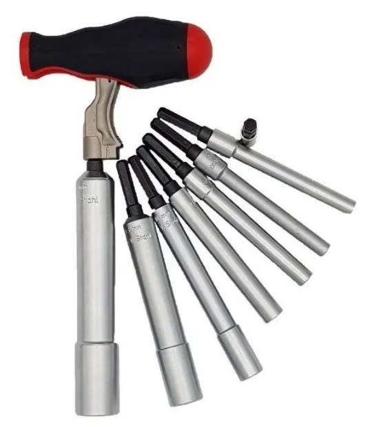 JUEGO DE DADOS DESTORNILLADOR Y PUNTAS INTERCAMBIABLES (06082006)2