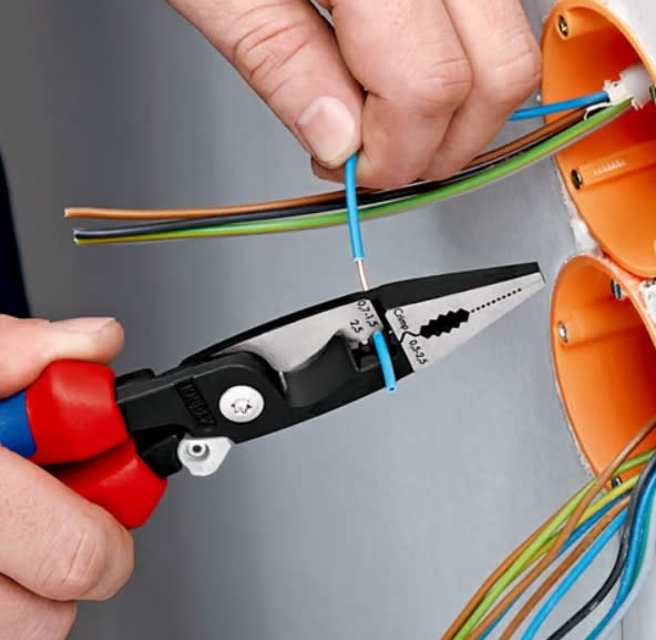 Alicate Para Instalaciones Electricas 8'' (1381200)3