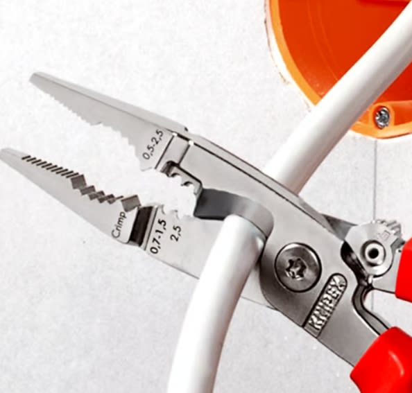 Alicate Para Instalaciones Electricas 8'' (1381200)4