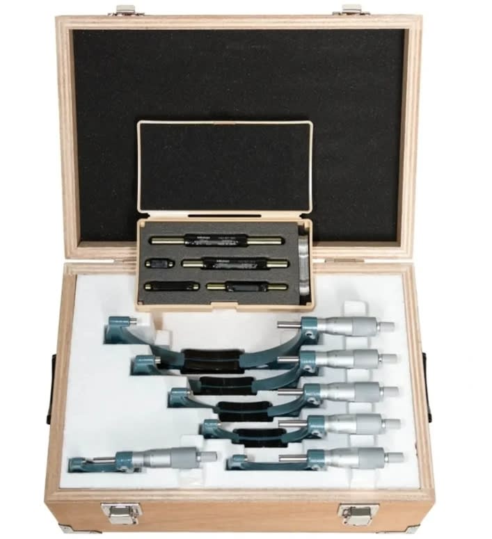 JUEGO MICROMETROS EXTERIORES 6 PZAS. 0 - 6'' / 0.001'' (103-904)1