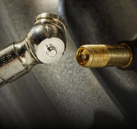 MEDIDOR DE PRESION PARA NEUMATICOS 5-50 PSI P/VEHICULOS DE PASAJEROS (S-921)7