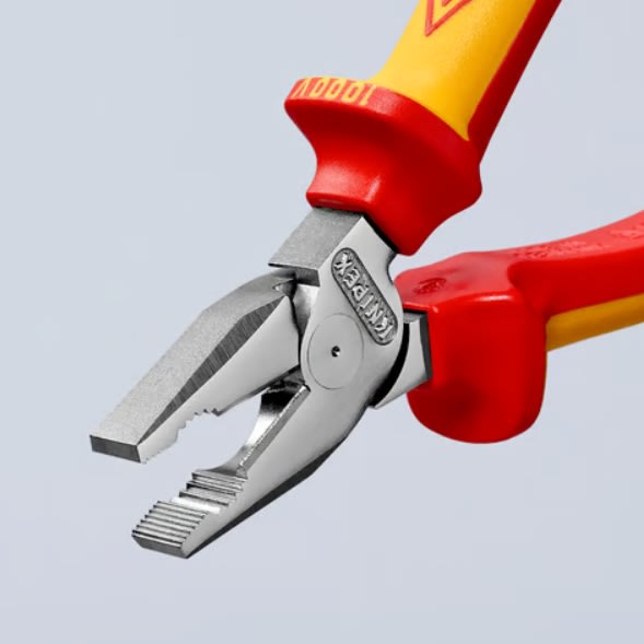 Alicate Universal Reforzado De 7'' Aislado 1000V1