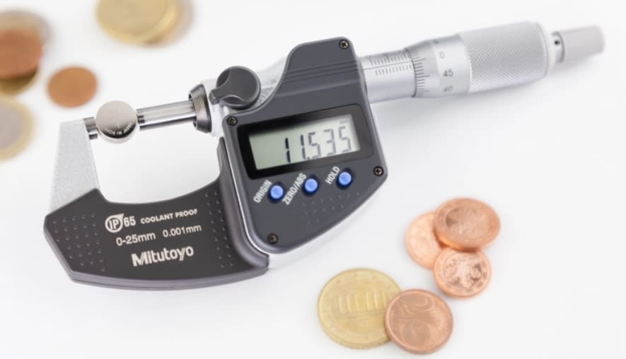 MICROMETRO EXTERIOR 25-50MM/PLG. CON SALIDA (293-331)4