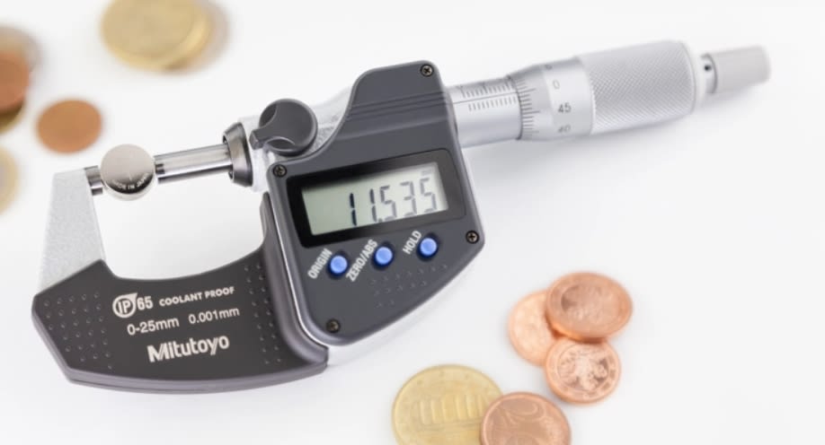 MICROMETRO EXTERIOR 0-25 MM/PLG. C/SALIDA (293-330)2