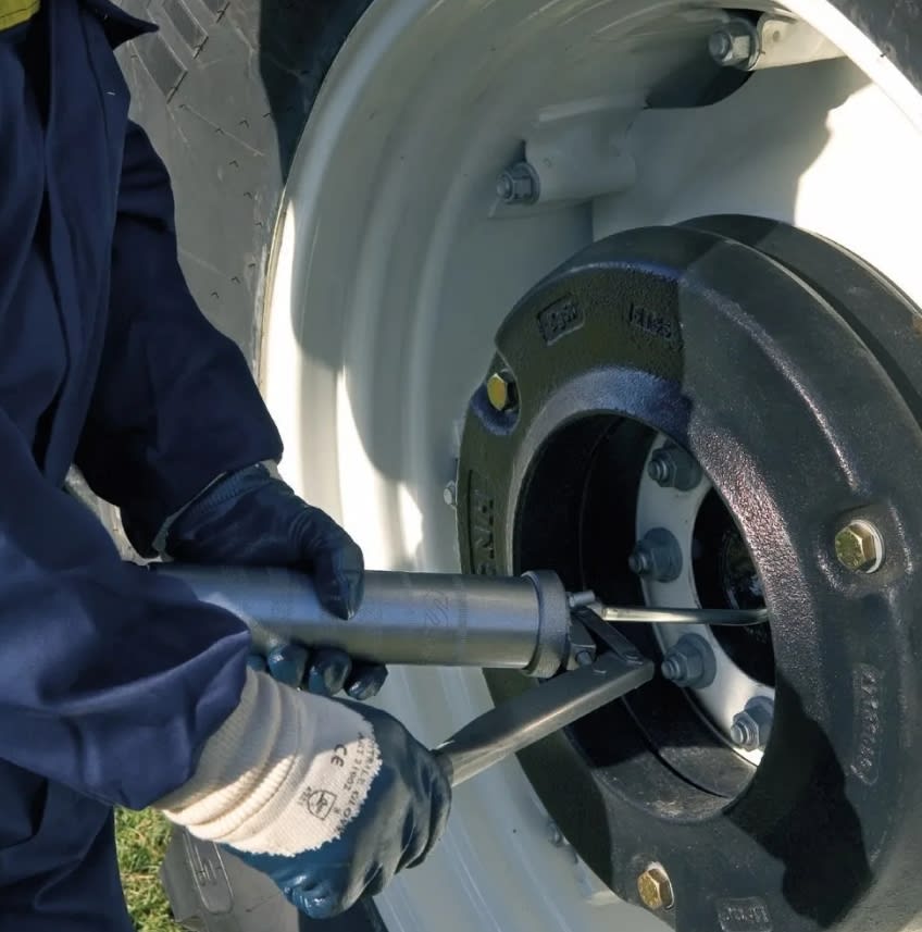 BOMBA DE ENGRASE A PALANCA 1000 GRAMOS. (101800)4