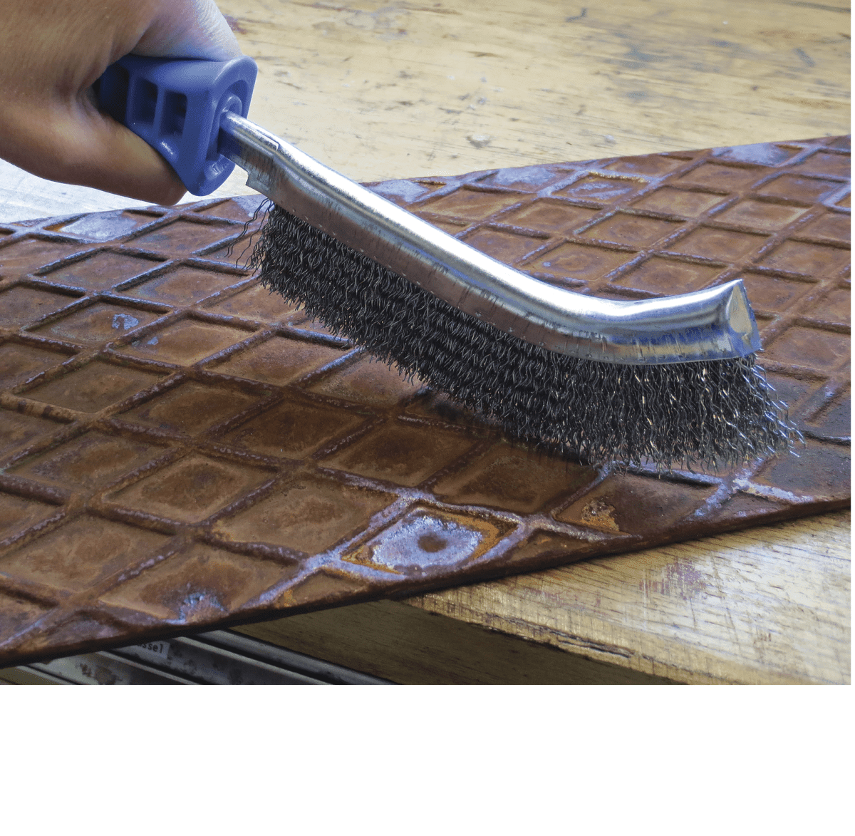 ESCOBILLA DE ACERO MANGO PLASTICO DE 1 HILERA (056.301)4