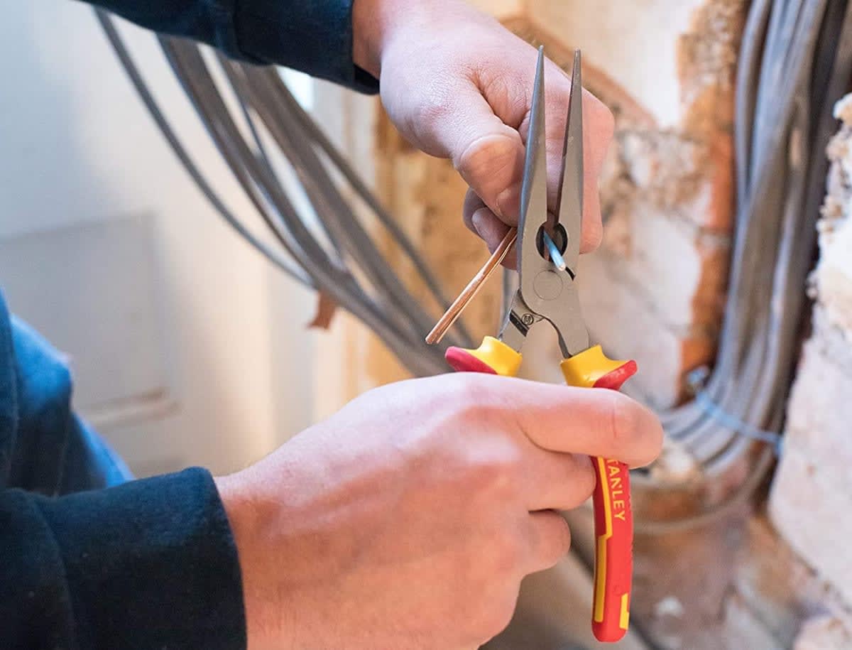 ALICATE PUNTA LARGA DE 6'' 1000V (84-006)3