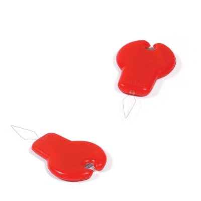 NEEDLE THREADER W/CUTTER 2 PIECES PER CARD