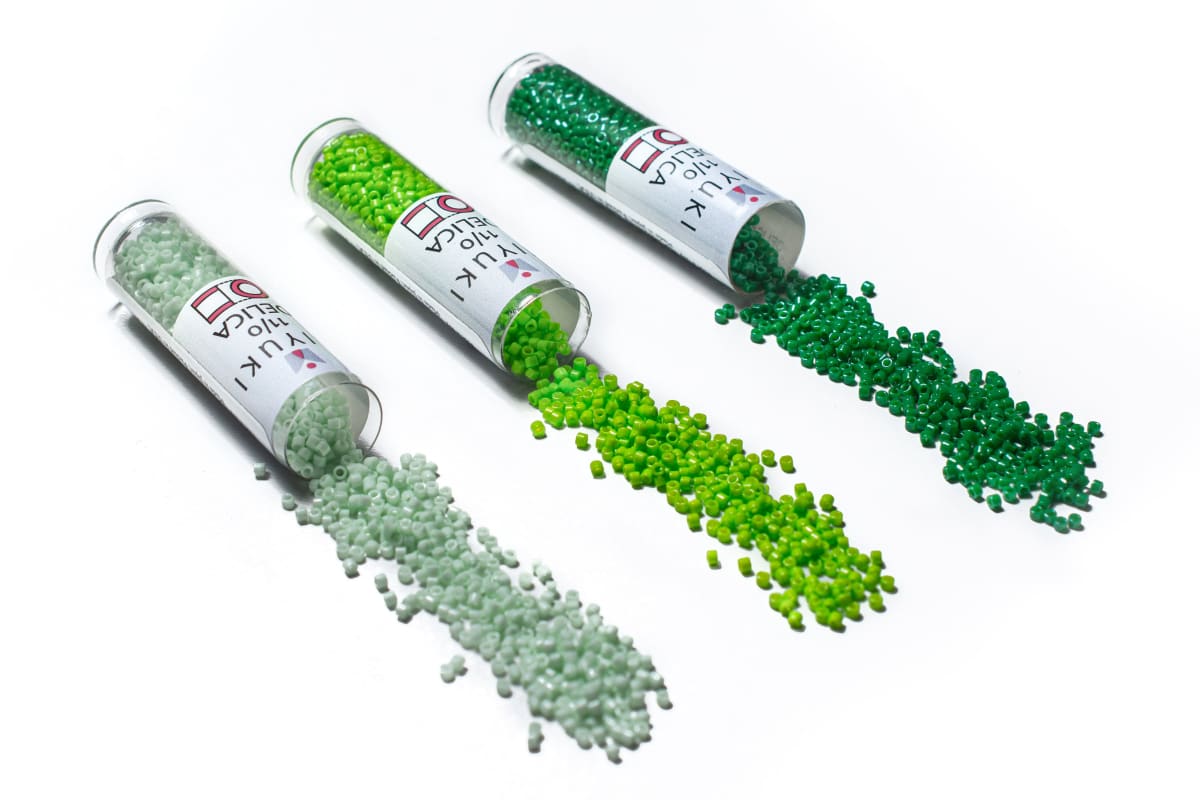 11/0 DELICA X 7.2GR/TB VERDES Y LUMINOUS43