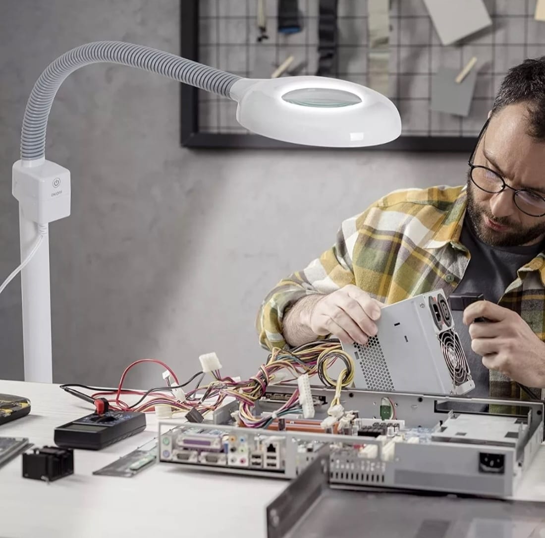 LAMPARAS LUPA LED PIE1