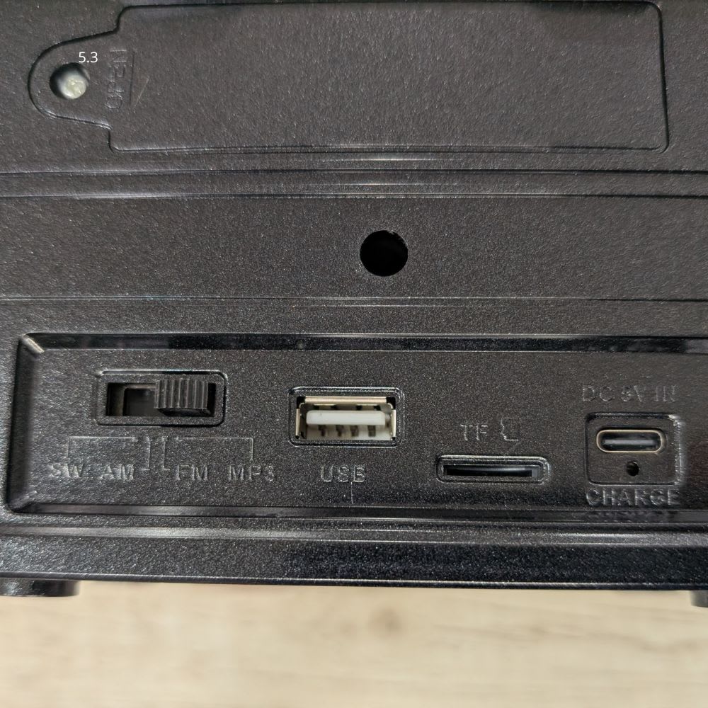 Bocina vintage Radio recarga Solar Bluetooth Moreka 2265