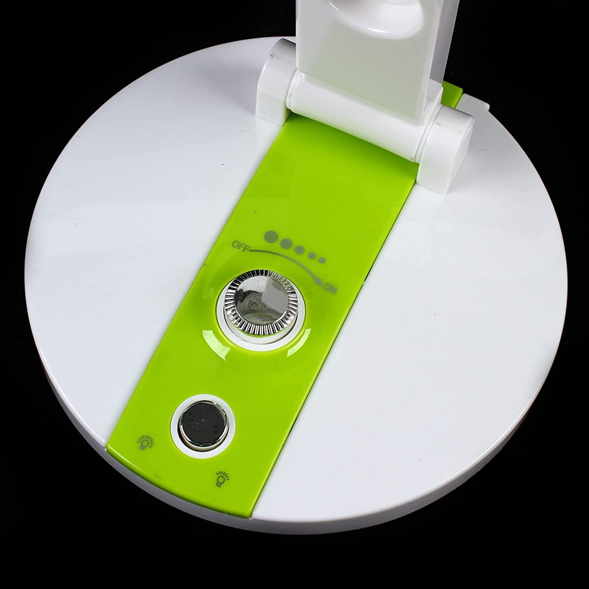 Ventilador 3 aspas Portatil Moreka MF023 Luz Led4