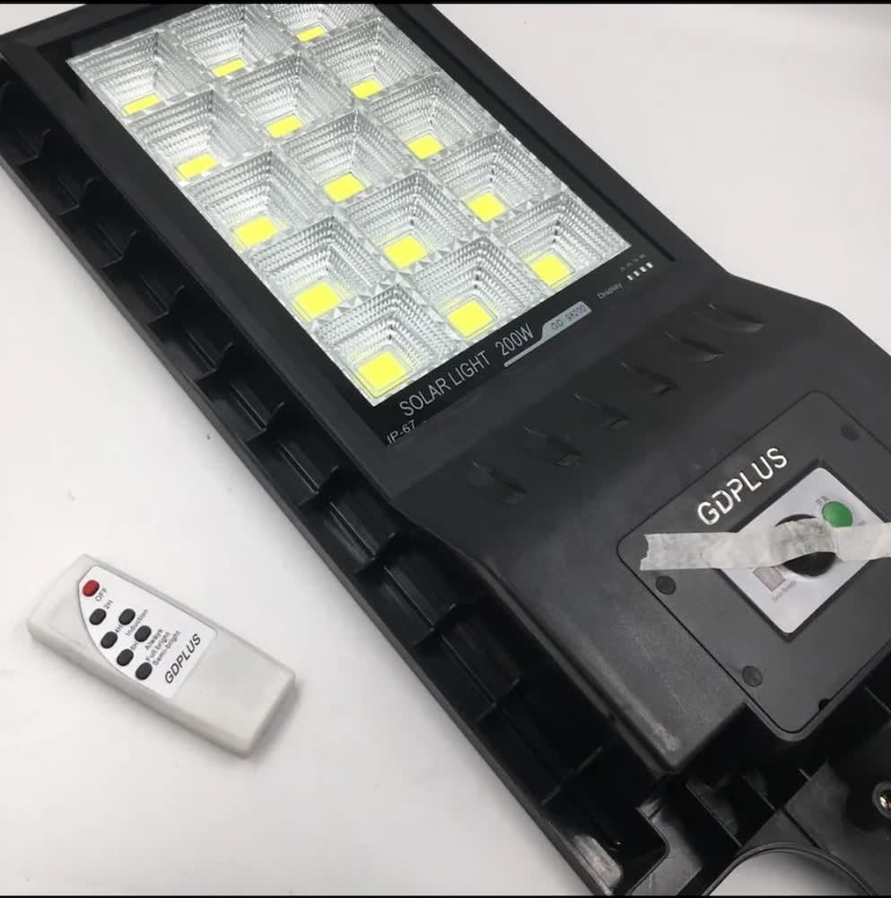 Luminaria Suburbana Alumbrado Publico Solar 200W con Sensor Movimiento GD-982009