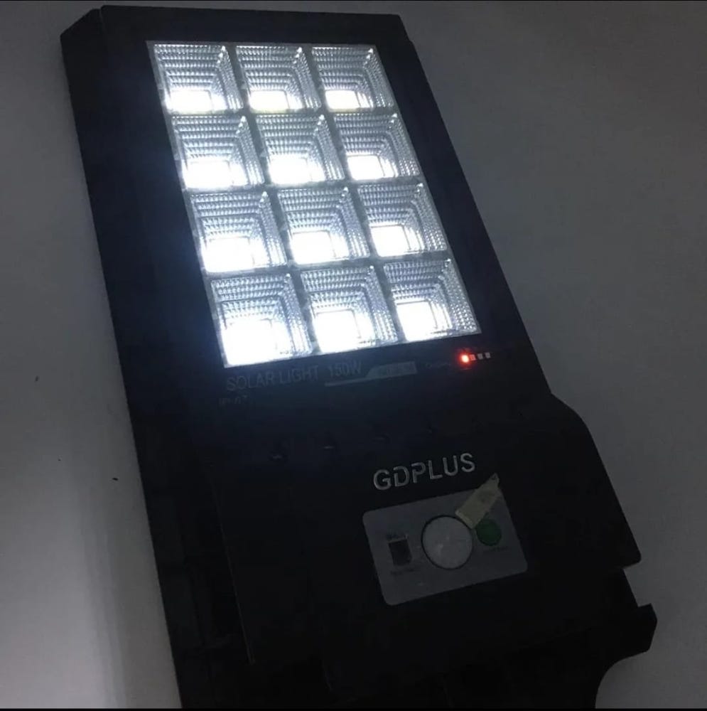 Luminaria Suburbana Alumbrado Publico Solar 150W con Sensor Movimiento GD-9815010