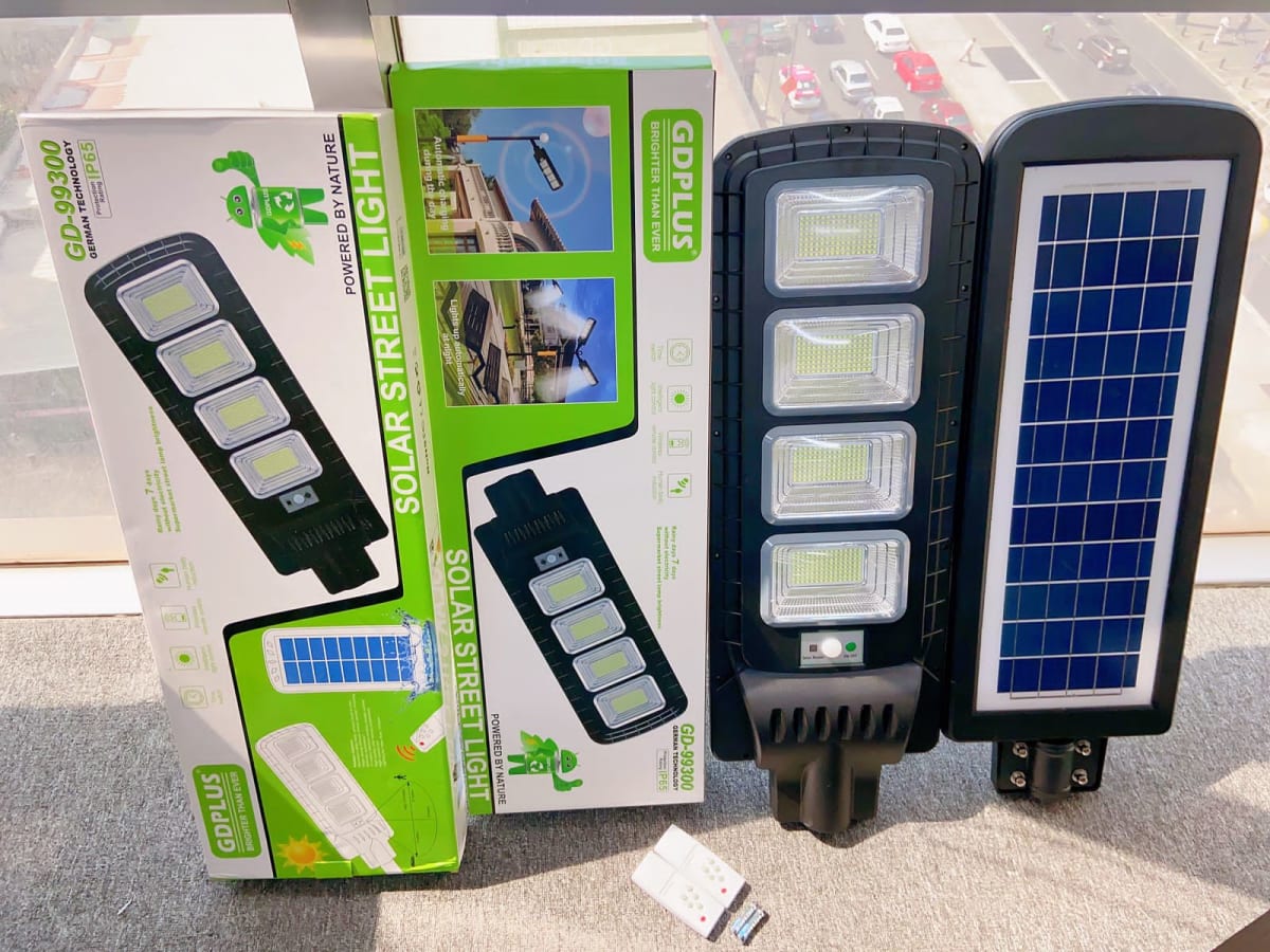 Luminaria Suburbana Alumbrado Publico Solar 300W con Sensor Movimiento GD-993009