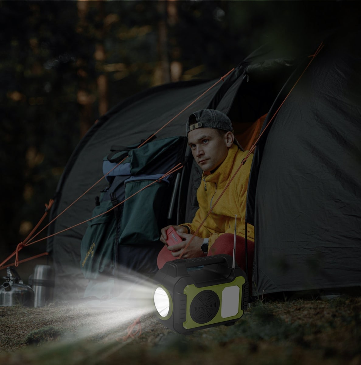 Mini Sistema Solar Radio FM 4 Focos Linterna Power Bank MOR-80727